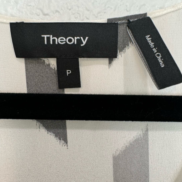 THEORY NWOT $295 White Silk V Neck Blouse Bruch Print Size P US 0 - Picture 4 of 6